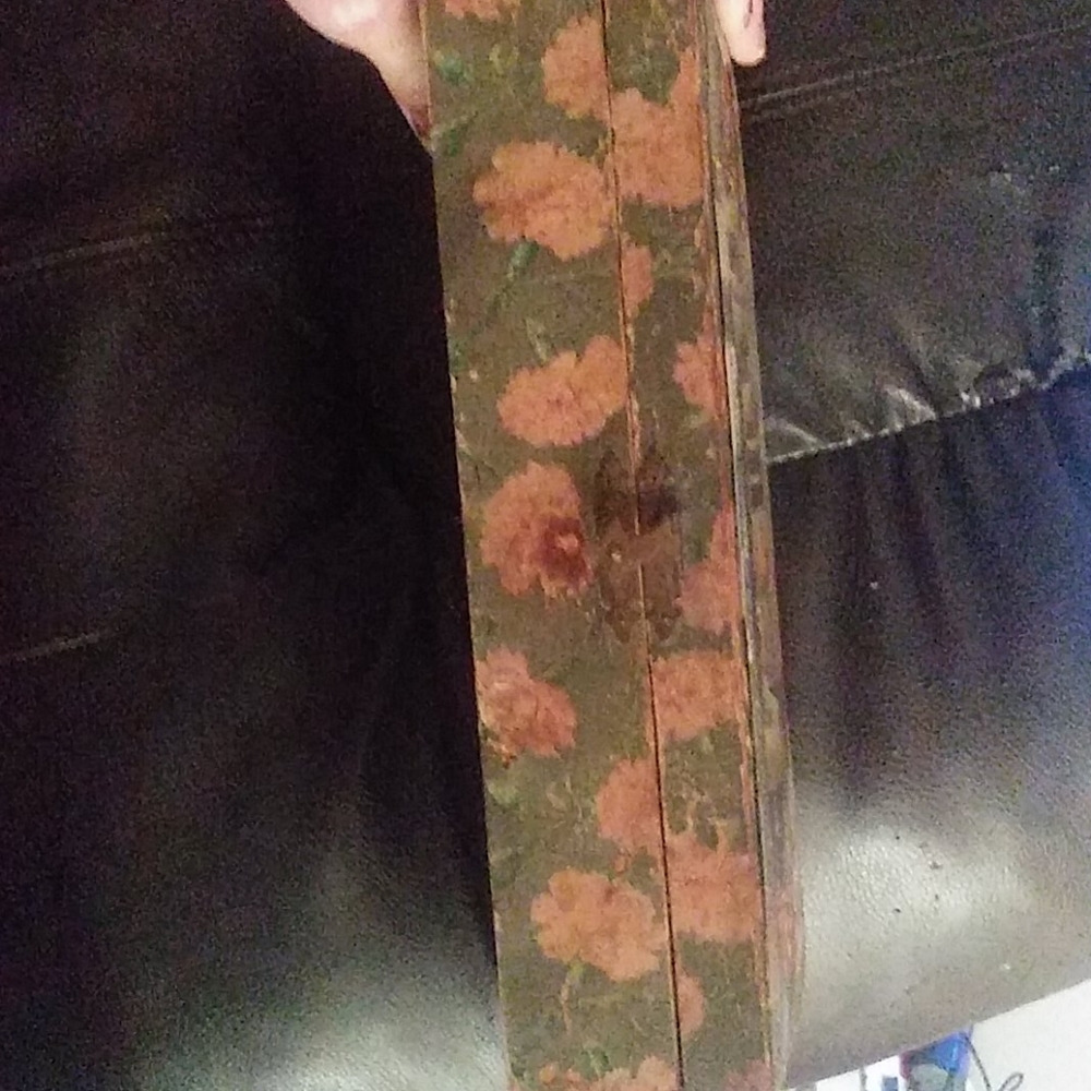 Vintage sewing accessory box, or jewelry box